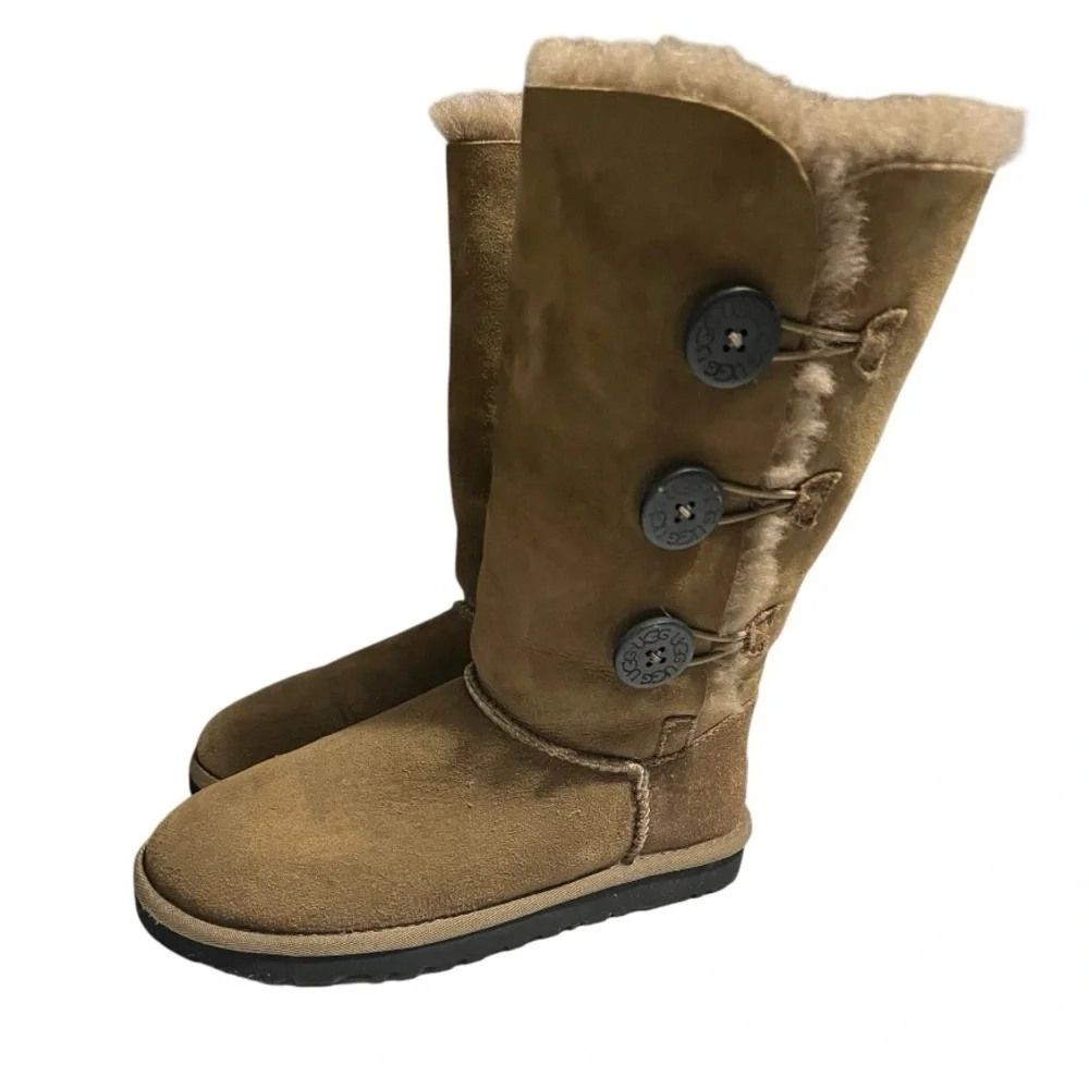 UGG Bailey Button Triplet II Brown Boots Size 5